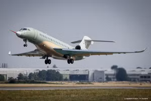 Dassault thực hiện chuyến bay thử nghiệm đầu tiên của máy bay Falcon 10X