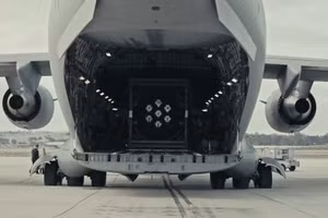 Mỹ lần đầu vận chuyển lò phản ứng hạt nhân di động bằng máy bay C-17