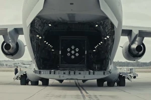 Mỹ lần đầu vận chuyển lò phản ứng hạt nhân di động bằng máy bay C-17