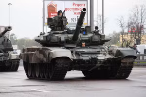 Nga 'kỷ niệm' chiến thắng của xe tăng T-90 trước T-84 Ukraine