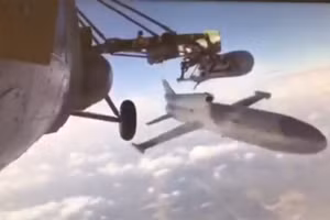 Máy bay không người lái Dan-M gây bất ngờ khi được phóng từ trực thăng Mi-8