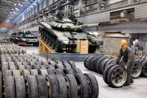 Xuất khẩu vũ khí của Nga đã giảm một nửa