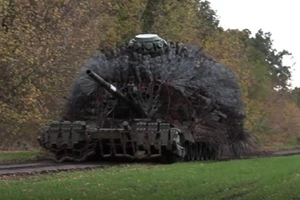 Xe tăng lập kỷ lục chịu được hơn 40 đòn tấn công của máy bay không người lái