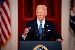 Ông Biden rời cuộc đua: Không cứu được chiến dịch mà còn gieo rắc hỗn loạn?