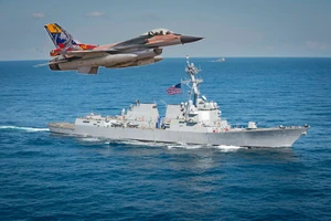 Mỹ cấp tốc điều F-35 sau khi tàu chiến bị tiêm kích Venezuela 'tạt đầu'