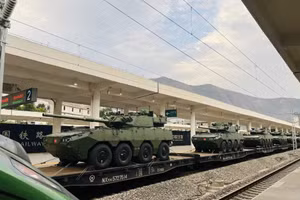 Trung Quốc bắt đầu sản xuất hàng loạt xe tăng bánh lốp lội nước ZTL-19