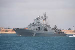 Tàu chống ngầm Phó đô đốc Kulakov trở về sau chuyến hải trình 220 ngày