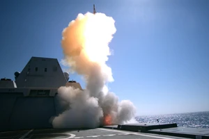 Mỹ sắp có phiên bản mạnh nhất của khu trục hạm Zumwalt