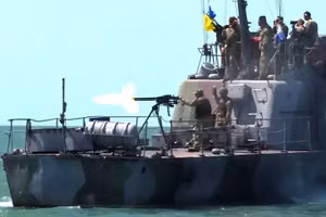 Tàu quân sự tập trung sẵn sàng cho chiến dịch đổ bộ ở Biển Đen?