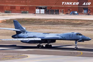 Lý do Mỹ liên tục gọi tái ngũ oanh tạc cơ B-1B từ 'nghĩa địa'