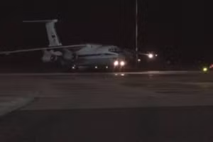 Máy bay Il-76 âm thầm chở vũ khí tới Caracas?