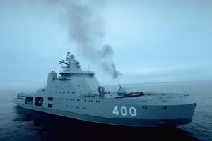 Tàu tuần tra phá băng Ivan Papanin khai hỏa ở Biển Barents