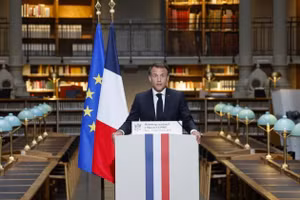 Tổng thống Pháp: Nga chuẩn bị 3 triệu quân và 4 nghìn xe tăng vào năm 2030