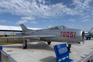 Trung Quốc cải tạo hàng loạt tiêm kích J-6 thành UAV tấn công