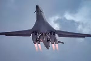 Diễn biến nóng khi Mỹ khôi phục khả năng mang vũ khí hạt nhân cho B-1B Lancer