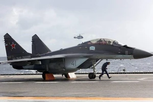 Khó đào tạo lại phi công MiG-29K và Su-33 cho tàu sân bay Đô đốc Kuznetsov