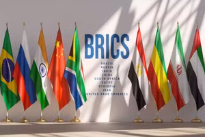 Ông Trump tuyên bố 'sự sụp đổ' của BRICS khi áp dụng mức thuế 100%