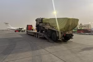 Đưa hệ thống MLRS bí ẩn đến Saudi Arabia