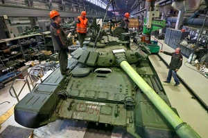 'Việc sản xuất xe tăng hiện tại là vô ích'