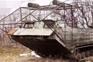 Thiết giáp đổ bộ PTS-2 mang 'vỉ nướng' và hệ thống tác chiến điện tử