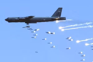 Chiến thuật ném bom 'rải thảm' tiếp tục được B-52 thực hiện trên bầu trời Iran?