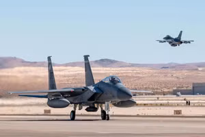 Xúc tiến hợp đồng F-15 để thay thế Su-35