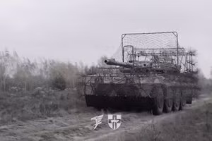 Xe tăng bánh lốp Centauro đã ra trận với bề ngoài khác lạ