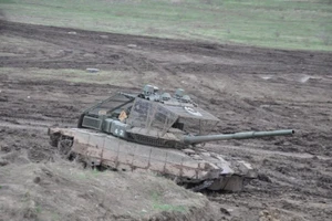 Binh sĩ bất ngờ chỉ trích xe tăng T-80BVM