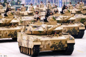 Trung Quốc giao hàng loạt xe tăng Type 15 tối tân cho khách hàng đặc biệt