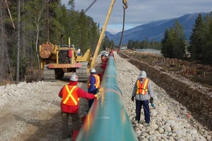 Dầu thô Nga lo mất thị trường châu Á khi đường ống Trans Mountain hoạt động