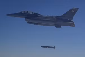 Tiêm kích F-16 Ukraine bắt đầu tấn công dữ dội bằng tên lửa tầm xa 460km
