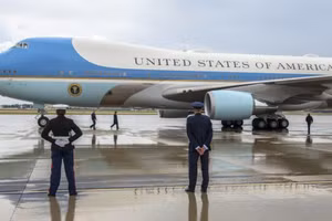 Chuyên cơ Tổng thống VC-25B khó đáp ứng yêu cầu quá phức tạp của ông Trump