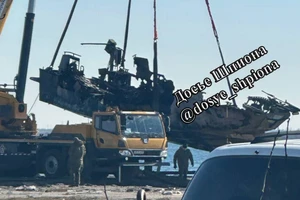 Quân đội Ukraine phá hủy tàu chống phá hoại Raptor của Nga ở Crimea