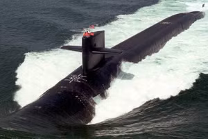 Mỹ gửi 2 tàu ngầm hạt nhân đến điểm nóng sau tuyên bố của ông Medvedev