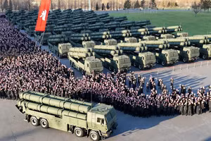 Triều Tiên khoe hàng loạt pháo phản lực siêu lớn KN-25 600mm nâng cấp