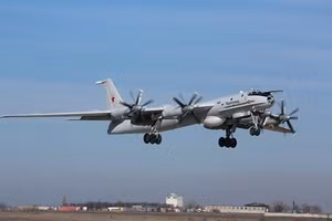 Máy bay Tu-142K thiết lập cột mốc lịch sử
