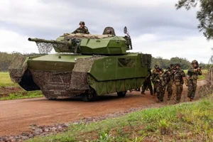 Quân đội Mỹ gây bất ngờ khi sử dụng xe tăng gỗ dán