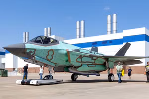 Tốc độ giao F-35 được đẩy nhanh khiến chiến sự có thêm F-16