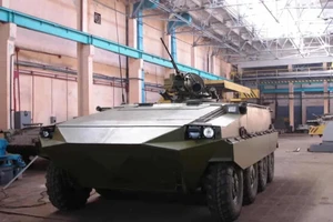 Thiết giáp 'vô lý' nhất của Ukraine là xe chiến đấu bộ binh bánh lốp K-64