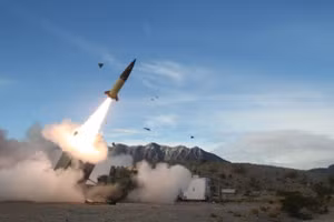 Ông Trump chuẩn bị dỡ bỏ hạn chế tấn công bằng tên lửa tầm xa