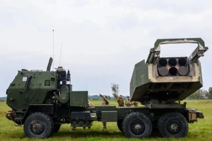 Mỹ bất ngờ đình chỉ cung cấp đạn dược cho Ukraine