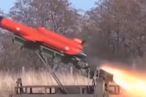 Máy bay không người lái Dan-M làm cạn kiệt tên lửa phòng không phương Tây