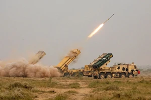 Ấn Độ chứng minh mức độ đáng sợ của tên lửa dẫn đường tầm xa Pinaka