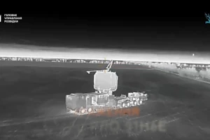 UAV cảm tử Ukraine phá hủy hàng loạt thành phần tổ hợp S-400 ở Crimea?