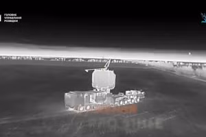 UAV cảm tử Ukraine phá hủy hàng loạt thành phần tổ hợp S-400 ở Crimea?