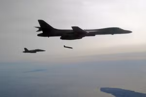 Mỹ bất ngờ thông báo bắn hết tên lửa diệt hạm AGM-158C LRASM vào mục tiêu bí ẩn