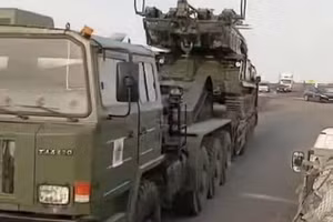 Kazakhstan bất ngờ đưa hàng loạt vũ khí hạng nặng đến sát biên giới