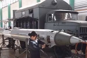 Làm chủ sản xuất linh kiện điện tử cho tên lửa phòng không Liên Xô