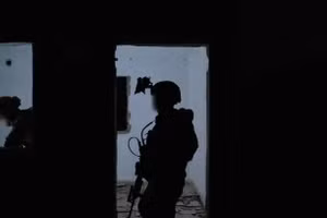 Lính dù Israel bất ngờ tiến hành cuộc đột kích táo bạo trong đất Syria