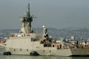 Tàu chiến Hạm đội Biển Đen đâm vào tàu chở dầu khi né tránh UAV?